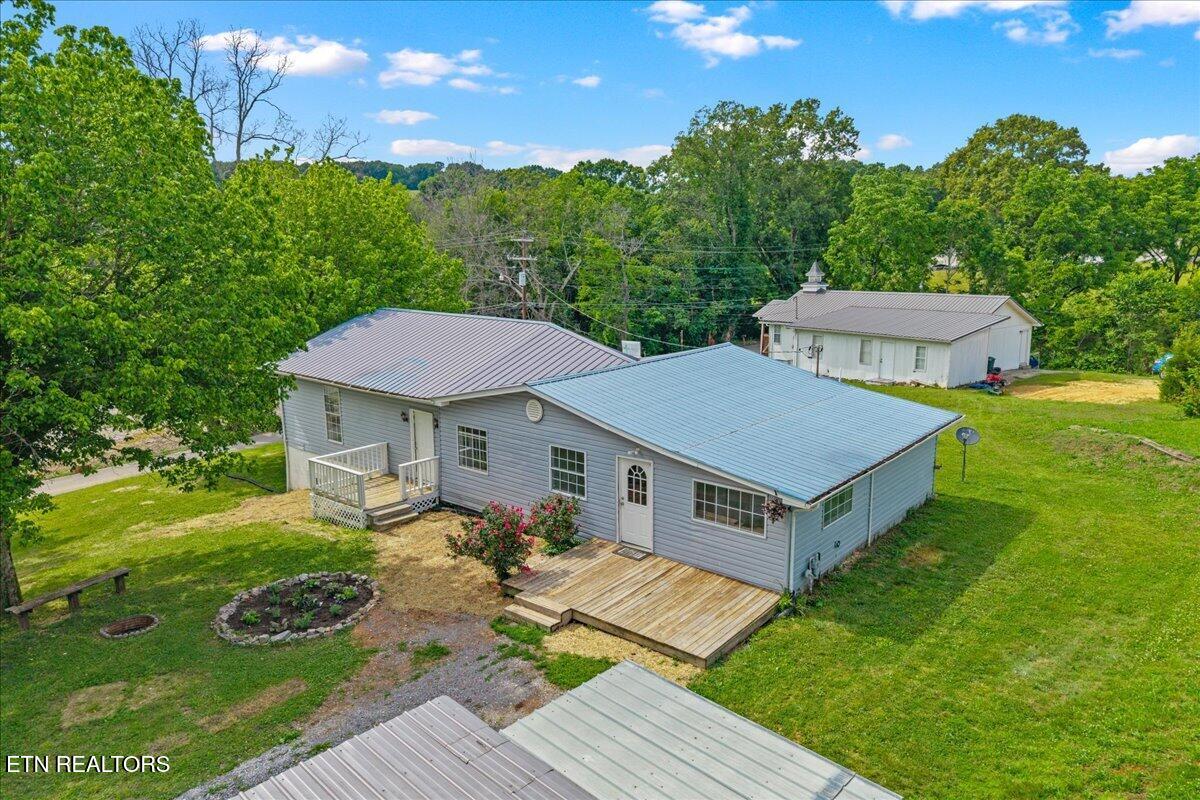 142 North Point Road Sweetwater, TN 37874 - Photo 3 of 34 01-142 North Point-30