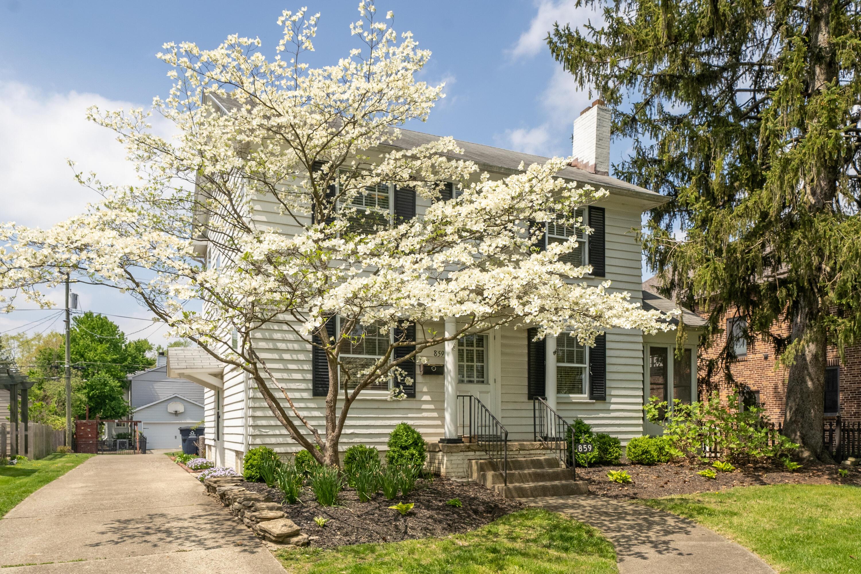 859 South Remington Road Bexley, OH 43209 - Photo 4 of 64 3
