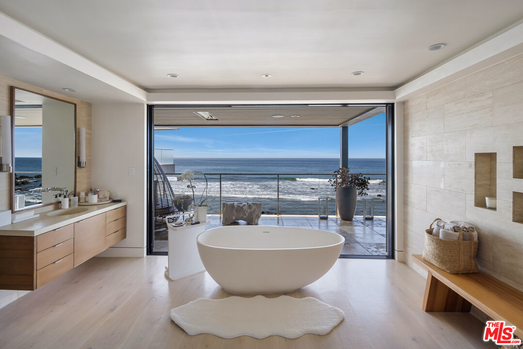 31504 Victoria Point Road Malibu, CA 90265 - Photo 13 of 28