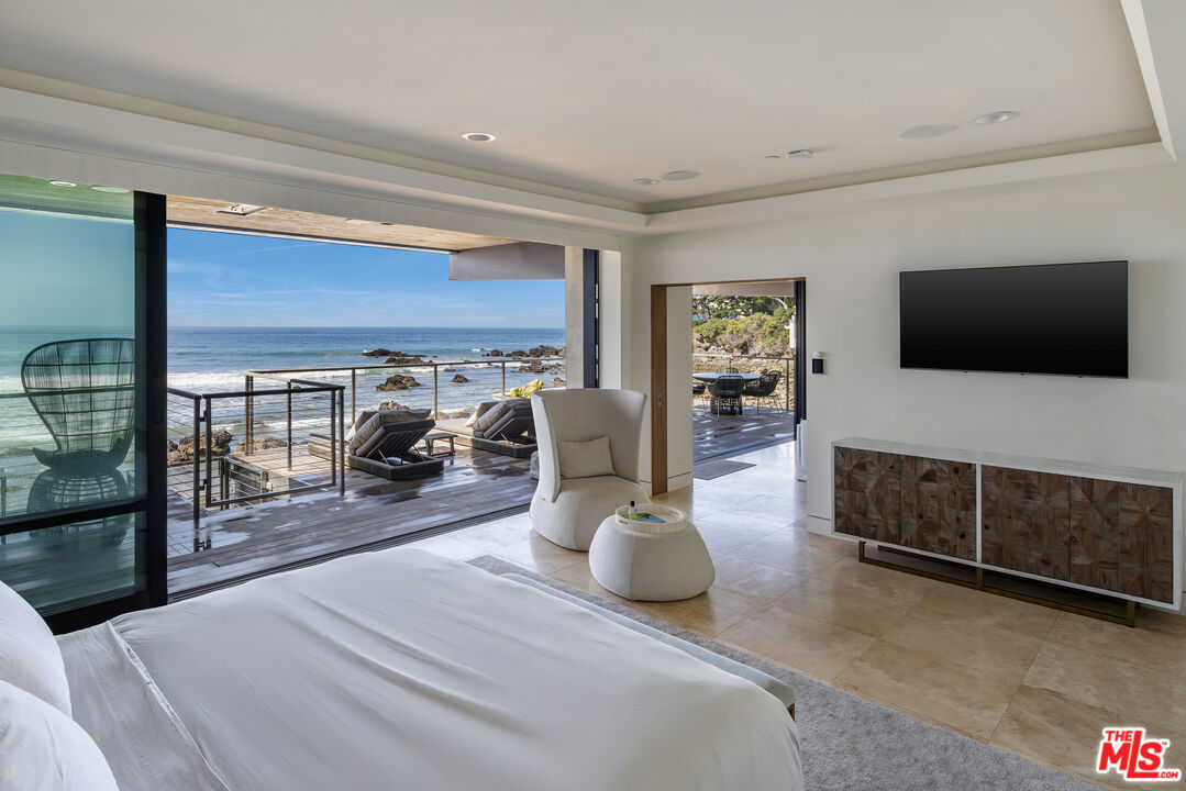 31504 Victoria Point Road Malibu, CA 90265 - Photo 16 of 28