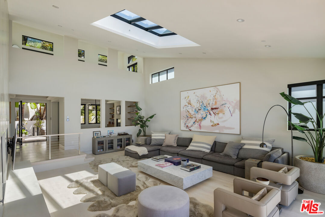 31504 Victoria Point Road Malibu, CA 90265 - Photo 2 of 28