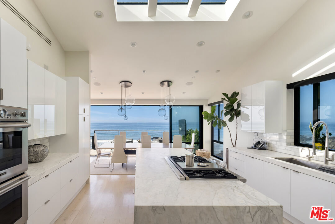 31504 Victoria Point Road Malibu, CA 90265 - Photo 9 of 28