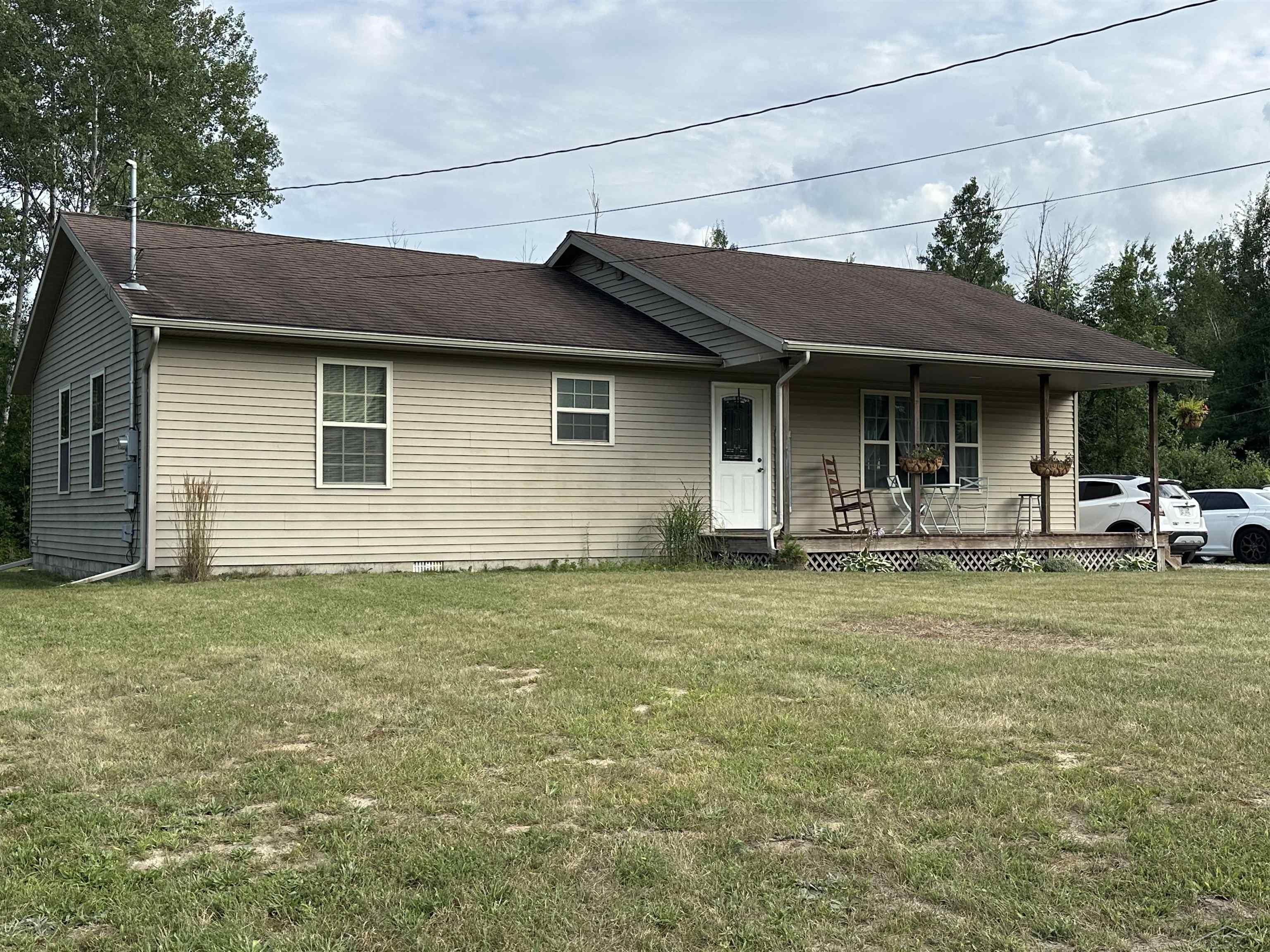 1741 South 10 Mile Road Midland, MI 48640 - Photo 2 of 28 50150323-1a932f2d-e56d-4c6b-a0e2-64e62b0dc176.JPG