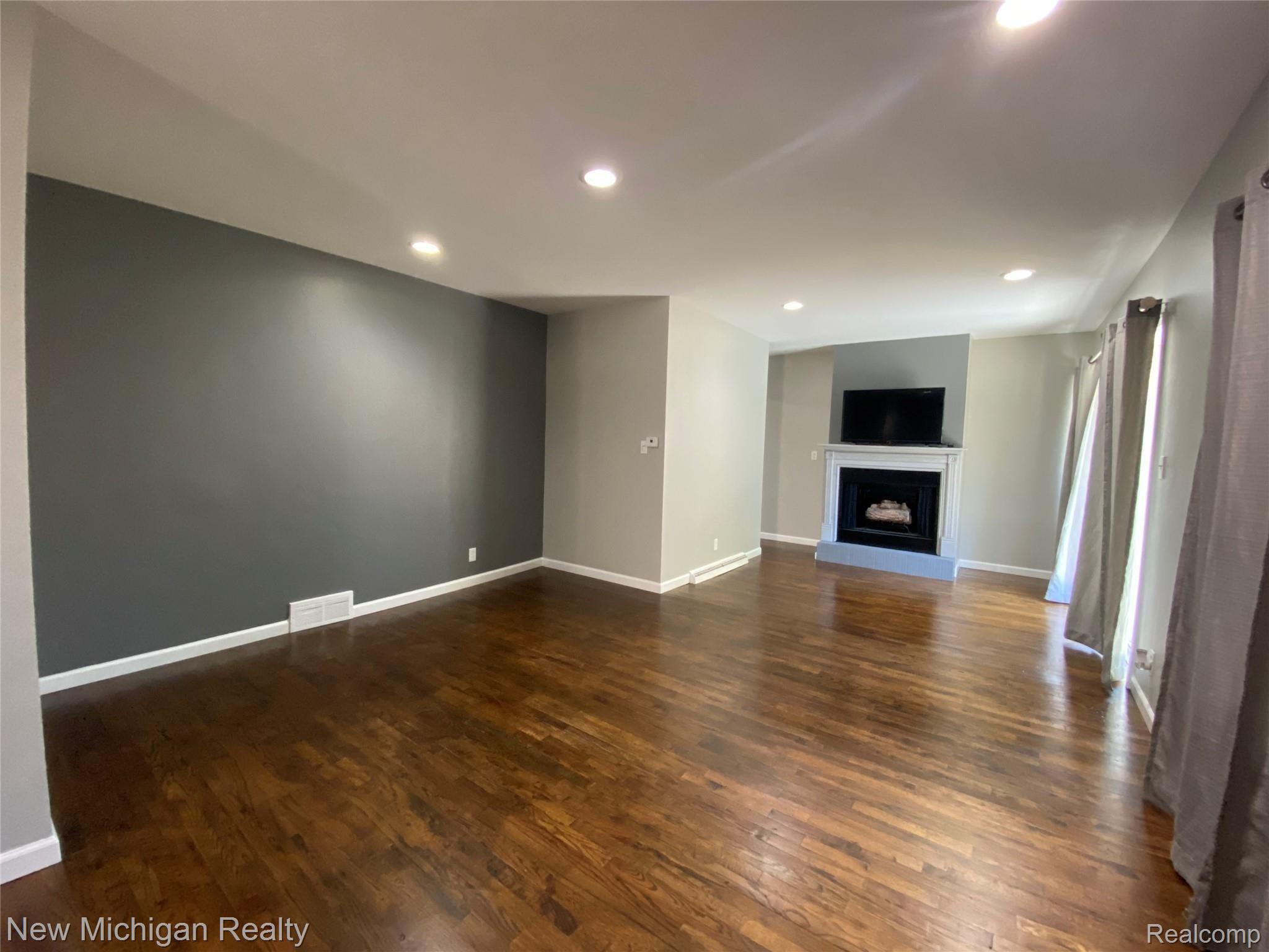 5521 Calkins Road Flint, MI 48532 - Photo 9 of 38 F6D0AA4B-E4B5-46D9-83CC-7CACF3C83415.jpeg