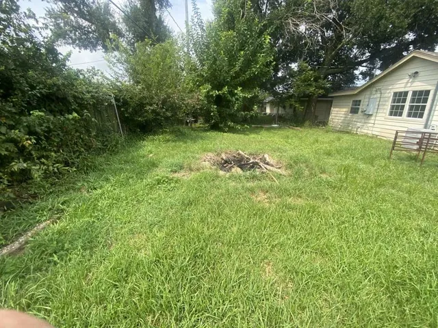 a view of a house with a backyard