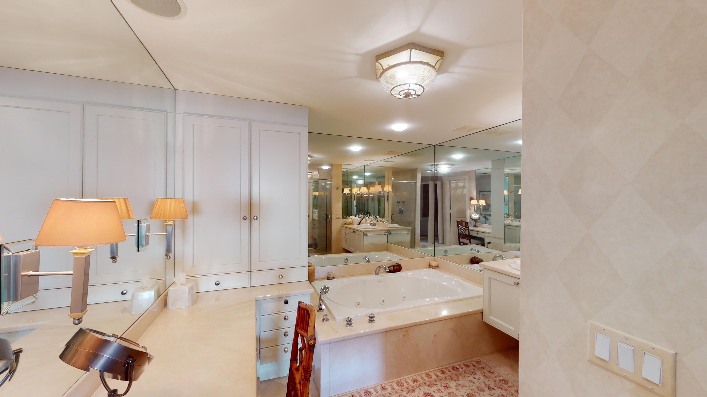 400 South Ocean Boulevard, Unit R14 Boca Raton, FL 33432 - Photo 17 of 29 MASTER BATH 1