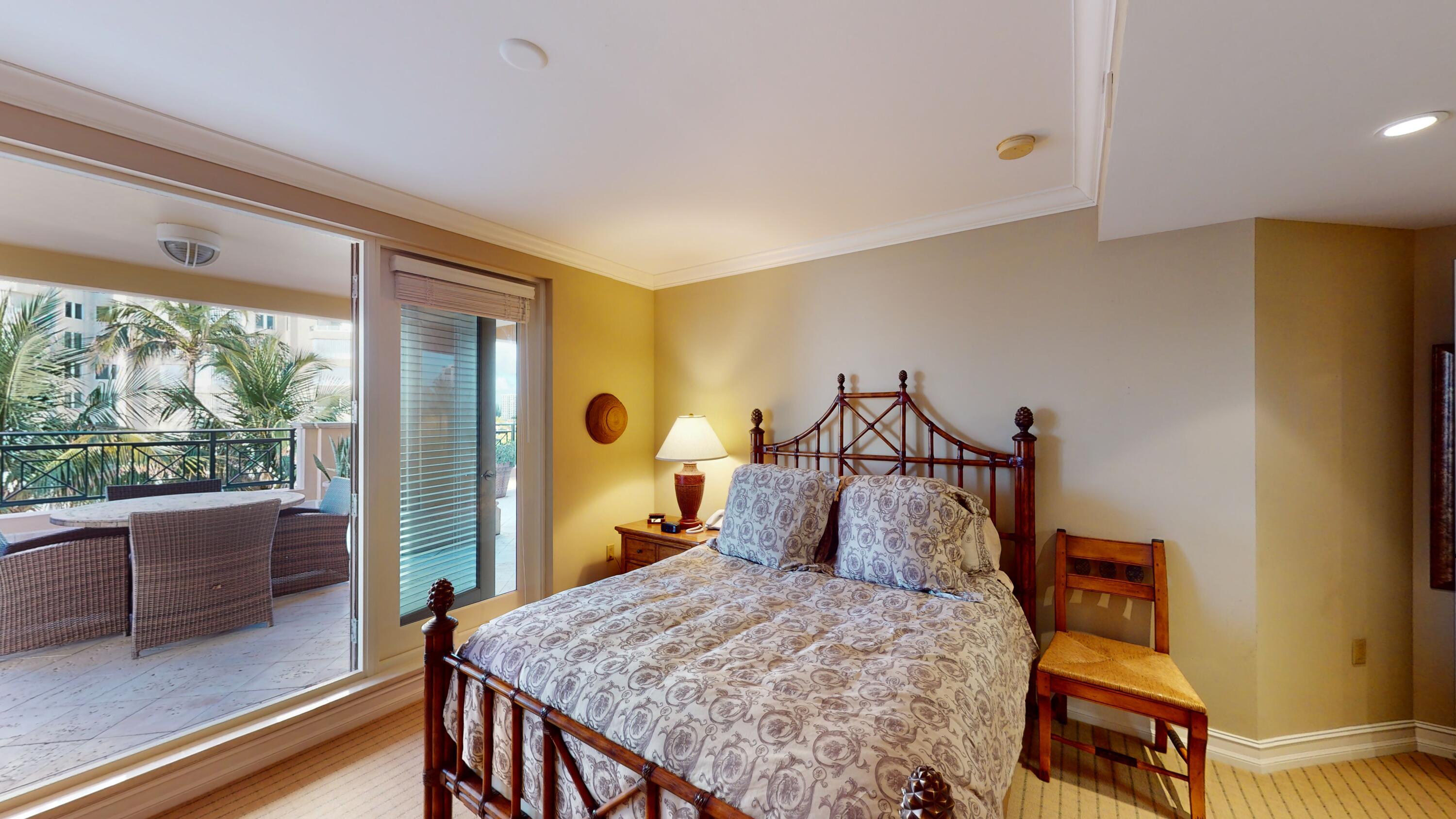 400 South Ocean Boulevard, Unit R14 Boca Raton, FL 33432 - Photo 19 of 29 GUEST BEDROOM SUITE