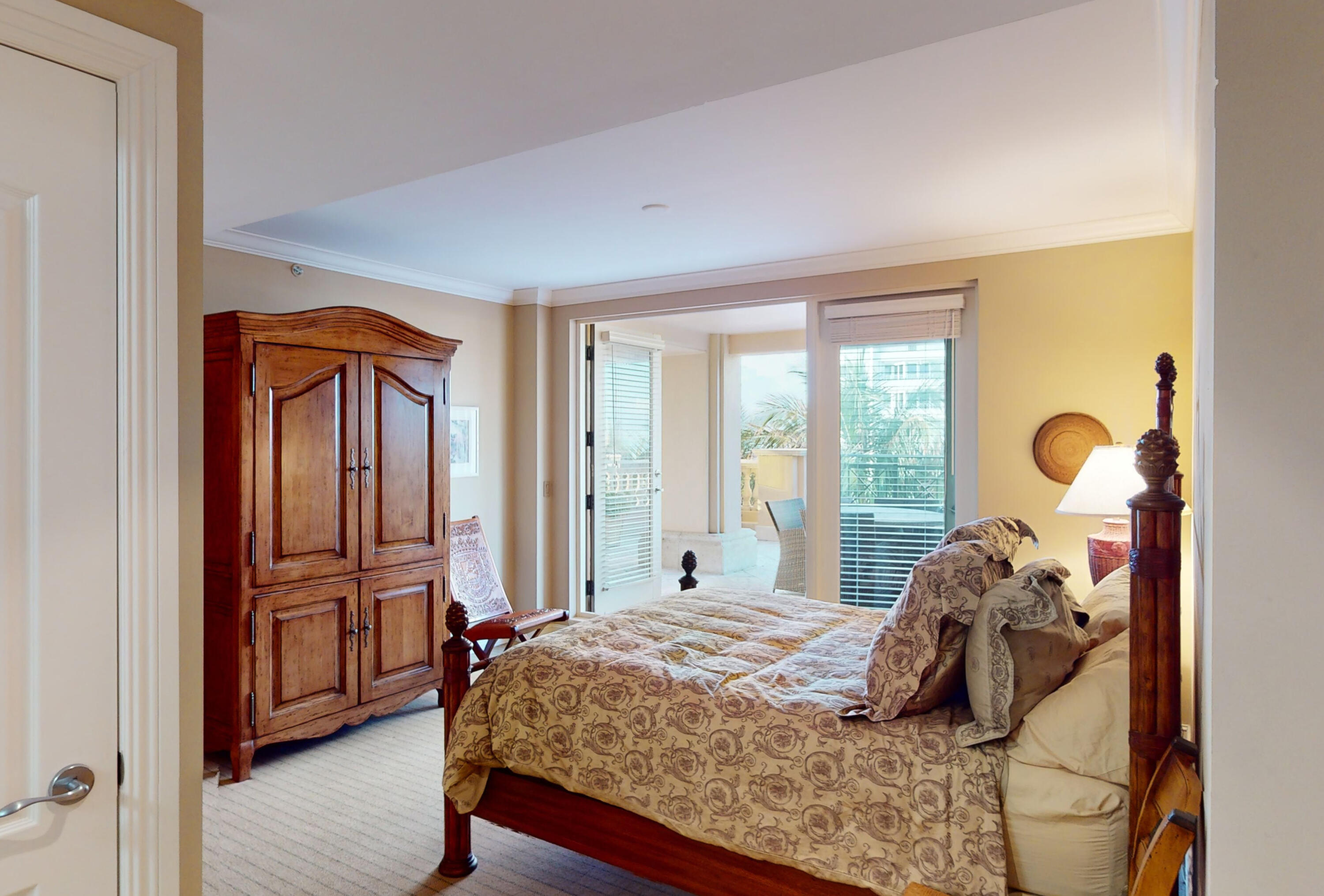 400 South Ocean Boulevard, Unit R14 Boca Raton, FL 33432 - Photo 20 of 29 GUEST BEDROOM SUITE