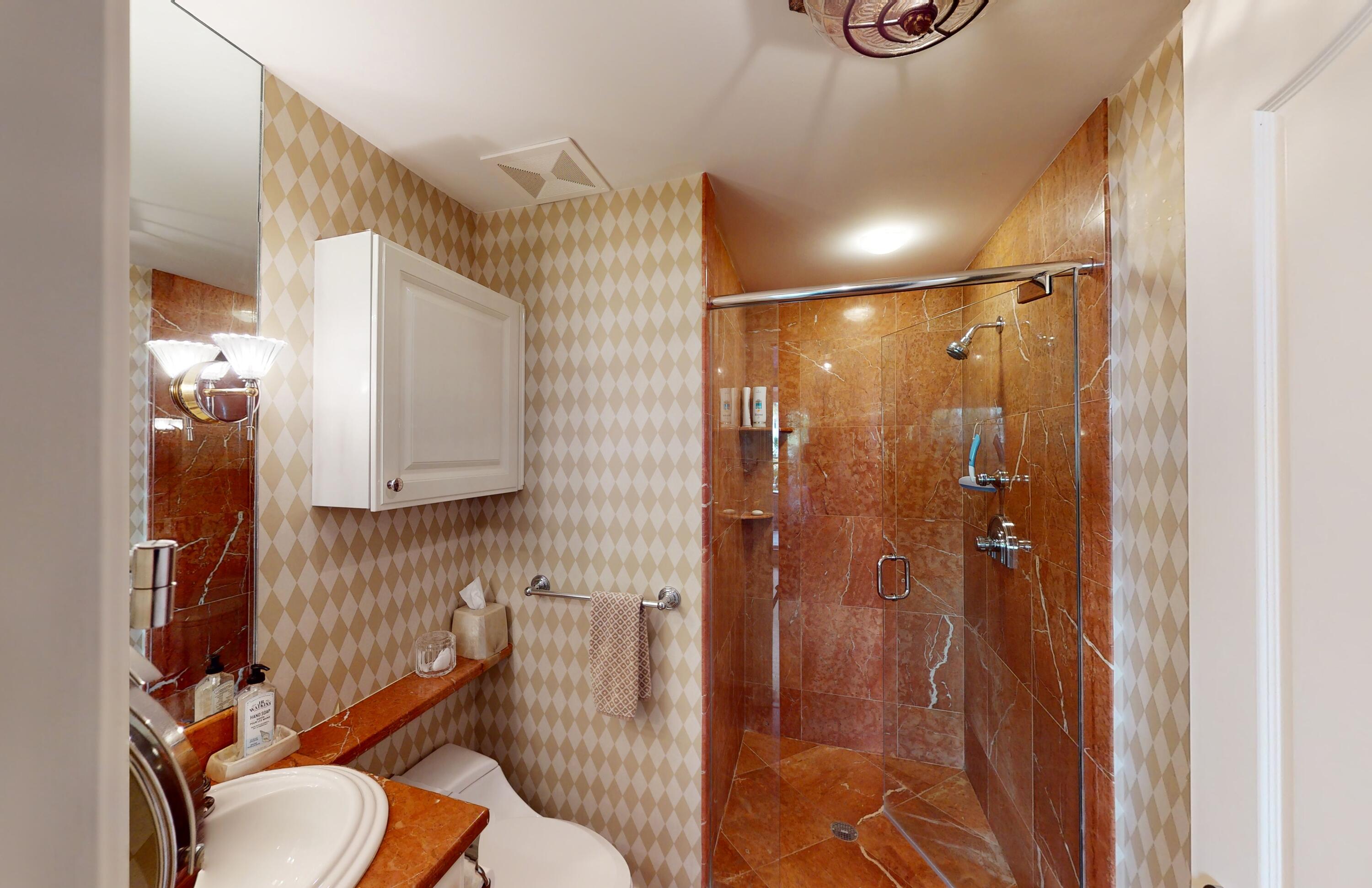 400 South Ocean Boulevard, Unit R14 Boca Raton, FL 33432 - Photo 21 of 29 GUEST BATH