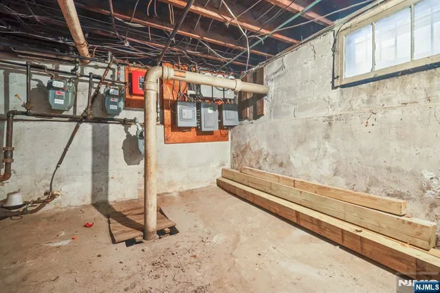 a view of a house with a tub