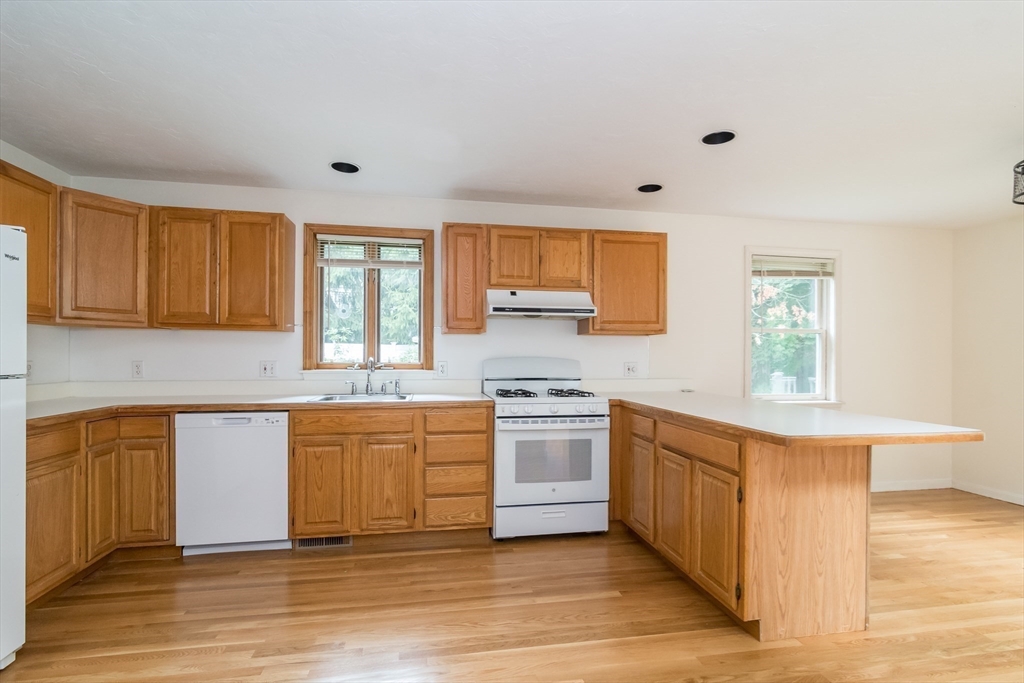 4 Randall Court Natick, MA 01760 - Photo 9 of 25