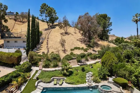$1,398,747 | 24625 Gilmore Street, West Hills, CA 91307