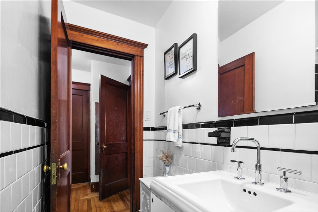 47 Admiral Kalbfus Road Newport, RI 02840 - Photo 23 of 41