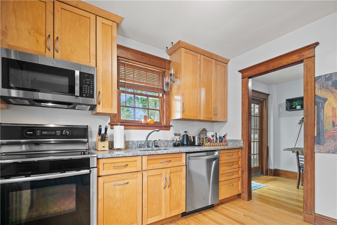 47 Admiral Kalbfus Road Newport, RI 02840 - Photo 4 of 41