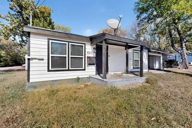 a house view with a outdoor space