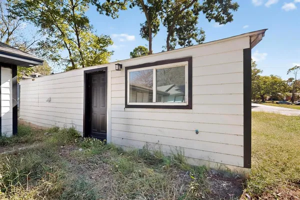 a view of front door and small yard