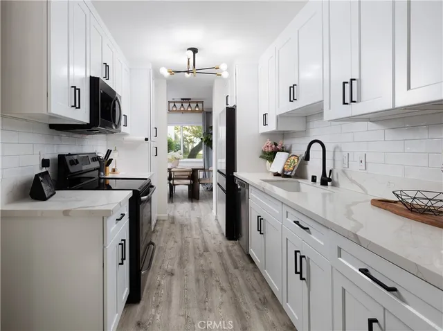 $595,000 | 12200 Montecito Road, Unit D104, Seal Beach, CA 90740