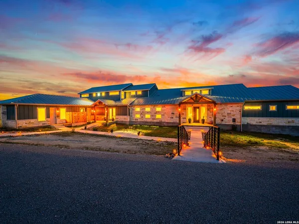 $1,995,000 | 554 Seven Falls Drive, Fredericksburg, TX 78624