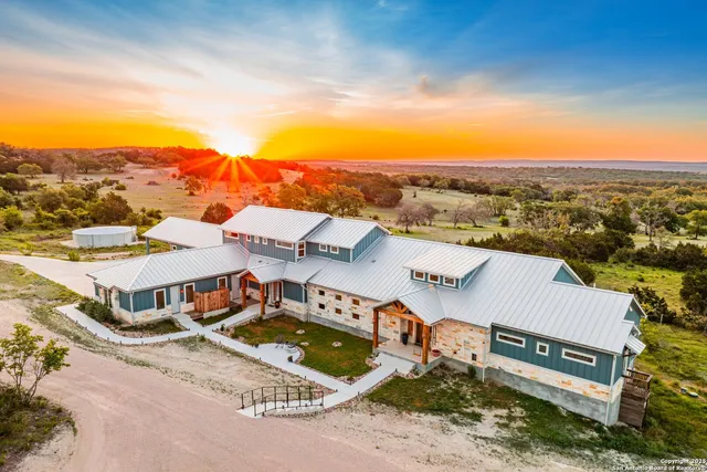 $2,200,000 | 554 Seven Falls Drive, Fredericksburg, TX 78624