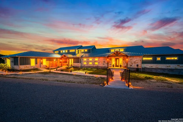 $2,200,000 | 554 Seven Falls Drive, Fredericksburg, TX 78624