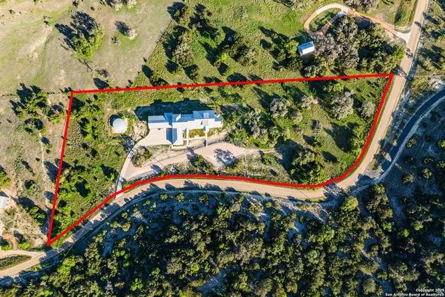 $2,200,000 | 554 Seven Falls Drive, Fredericksburg, TX 78624