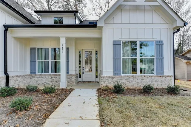 $2,800 | 1329 Davis Street, Sugar Hill, GA 30518