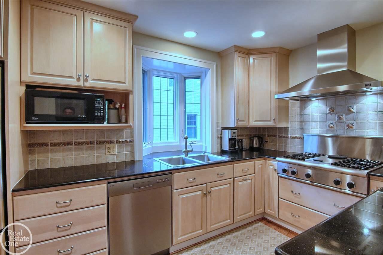 176 Moran Road Grosse Pointe Farms, MI 48236 - Photo 7 of 29