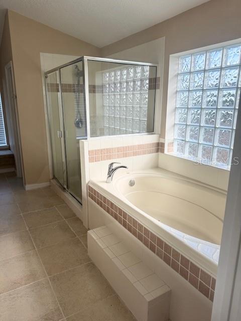 386 Haversham Road Deltona, FL 32725 - Photo 14 of 39 a bathroom with a bathtub and a shower
