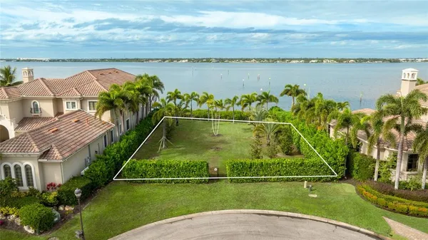 $800,000 | 4223 Hawk Island Drive, Bradenton, FL 34208