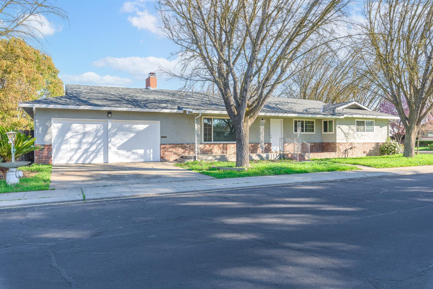 1713 Wolverine Way Modesto, CA 95355 - Photo 2 of 28 a front view of house with yard and green space