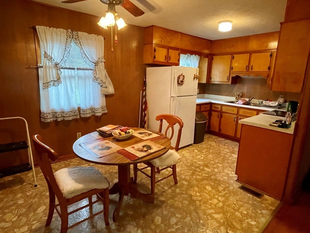 1572 Cranberry Road Galax, VA 24333 - Photo 7 of 14 Gallery Image 7