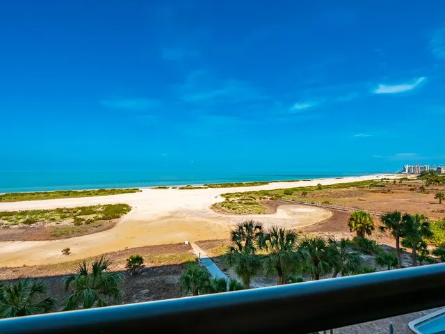 a view of utility room with washer and dryer