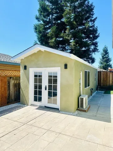 a view of a house with a backyard