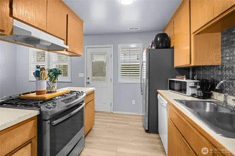$335,000 | 10904 62nd Street East, Puyallup, WA 98372
