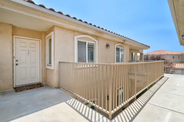 $270,000 | 6800 Vista Del Norte Drive Northeast, Unit 427, Albuquerque, NM 87113