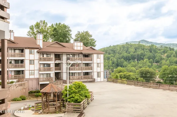 $389,000 | 616 Turkey Nest Road, Unit 206, Gatlinburg, TN 37738