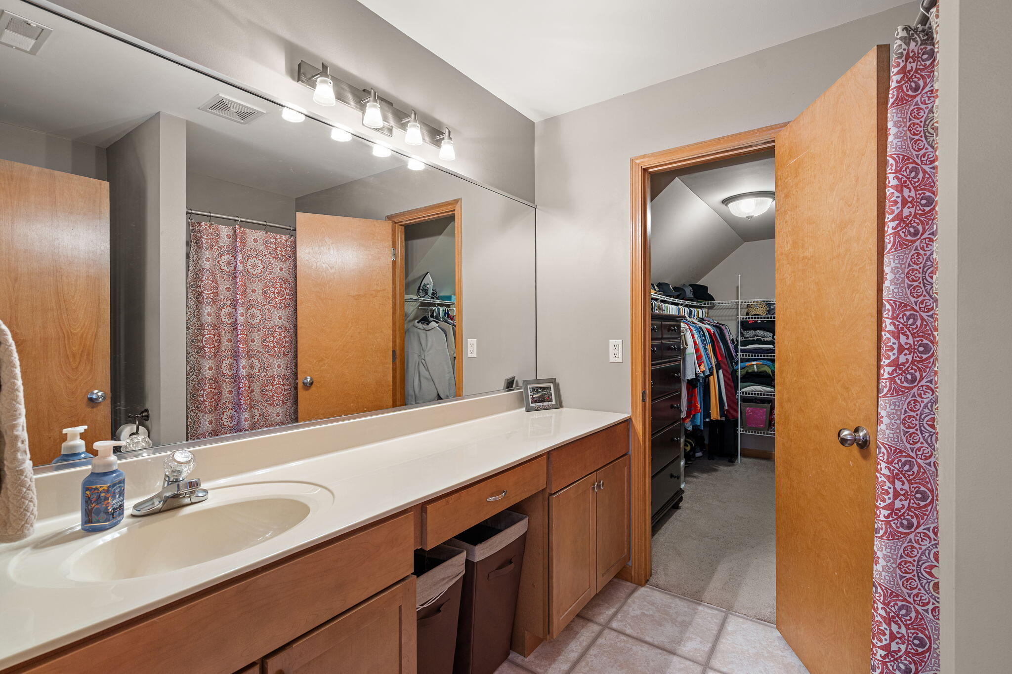 412 Chessington Drive Crown Point, IN 46307 - Photo 20 of 30 a spacious bathroom with a double vanity sink and a mirror