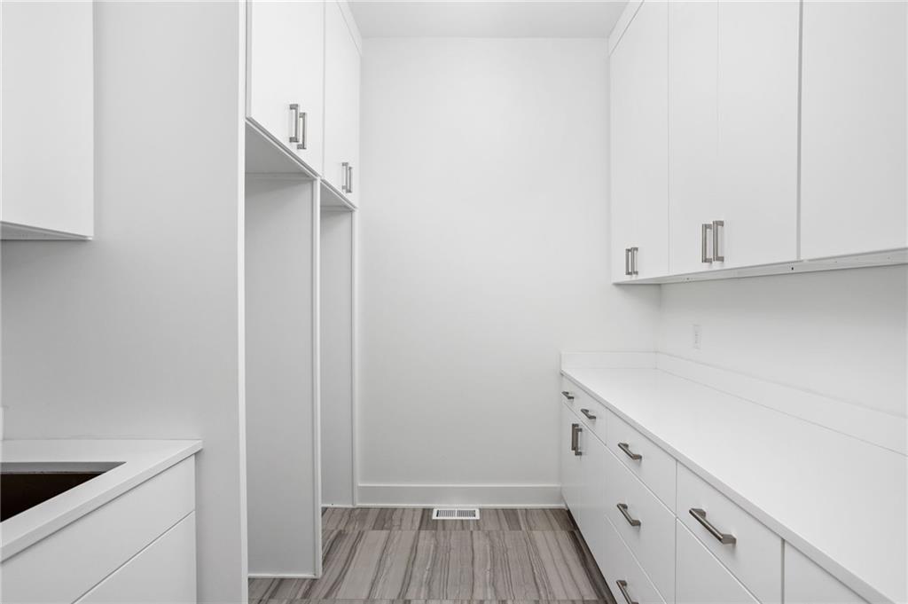 7912 Spring Mill Road Indianapolis, IN 46260 - Photo 22 of 60