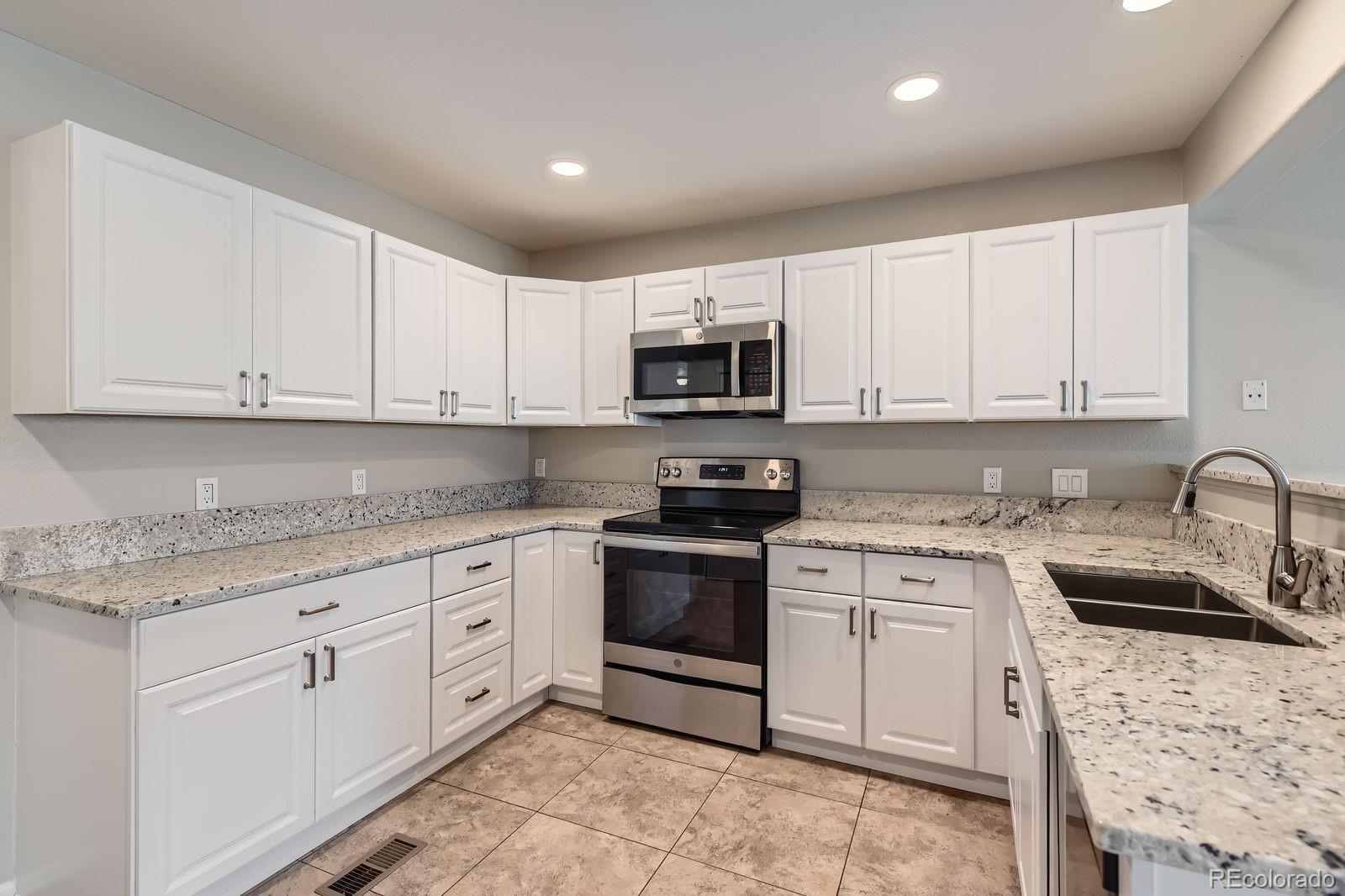 2229 Hyacinth Road Highlands Ranch, CO 80129 - Photo 8 of 38 Gallery Image 8