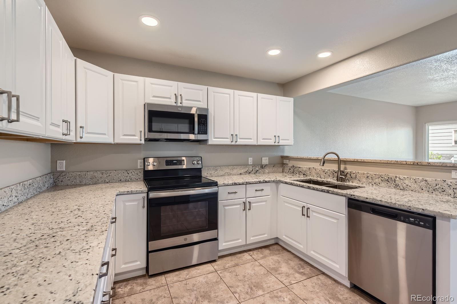 2229 Hyacinth Road Highlands Ranch, CO 80129 - Photo 9 of 38 Gallery Image 9
