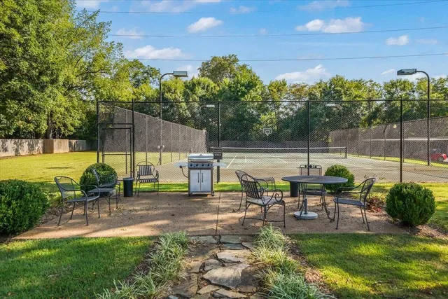 $1,800 | 5400 Park Avenue, Unit 303, Memphis, TN 38119