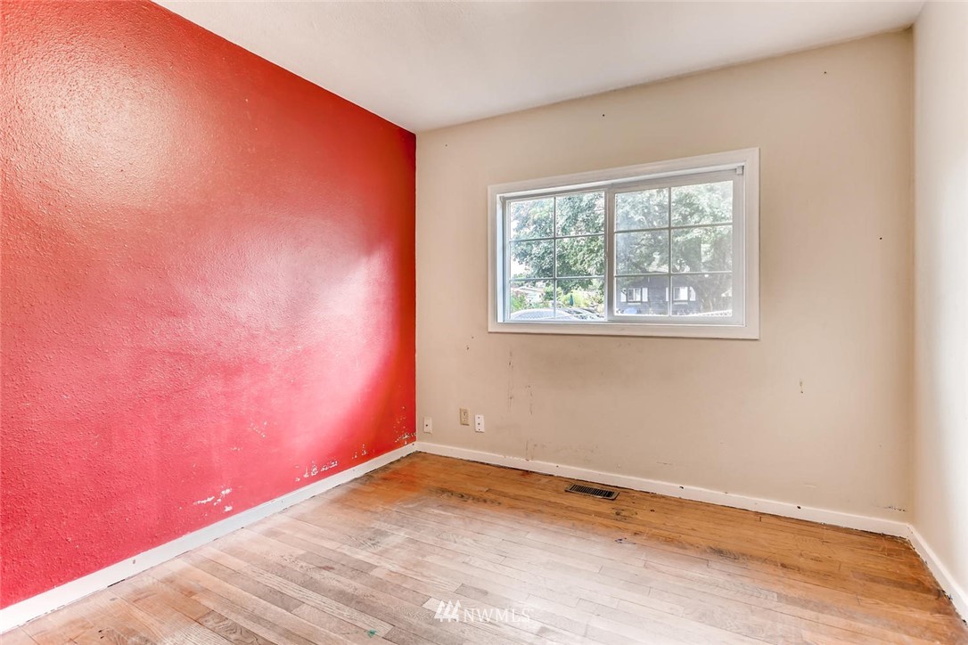 611 Edmonds Avenue Northeast Renton, WA 98056 - Photo 14 of 23