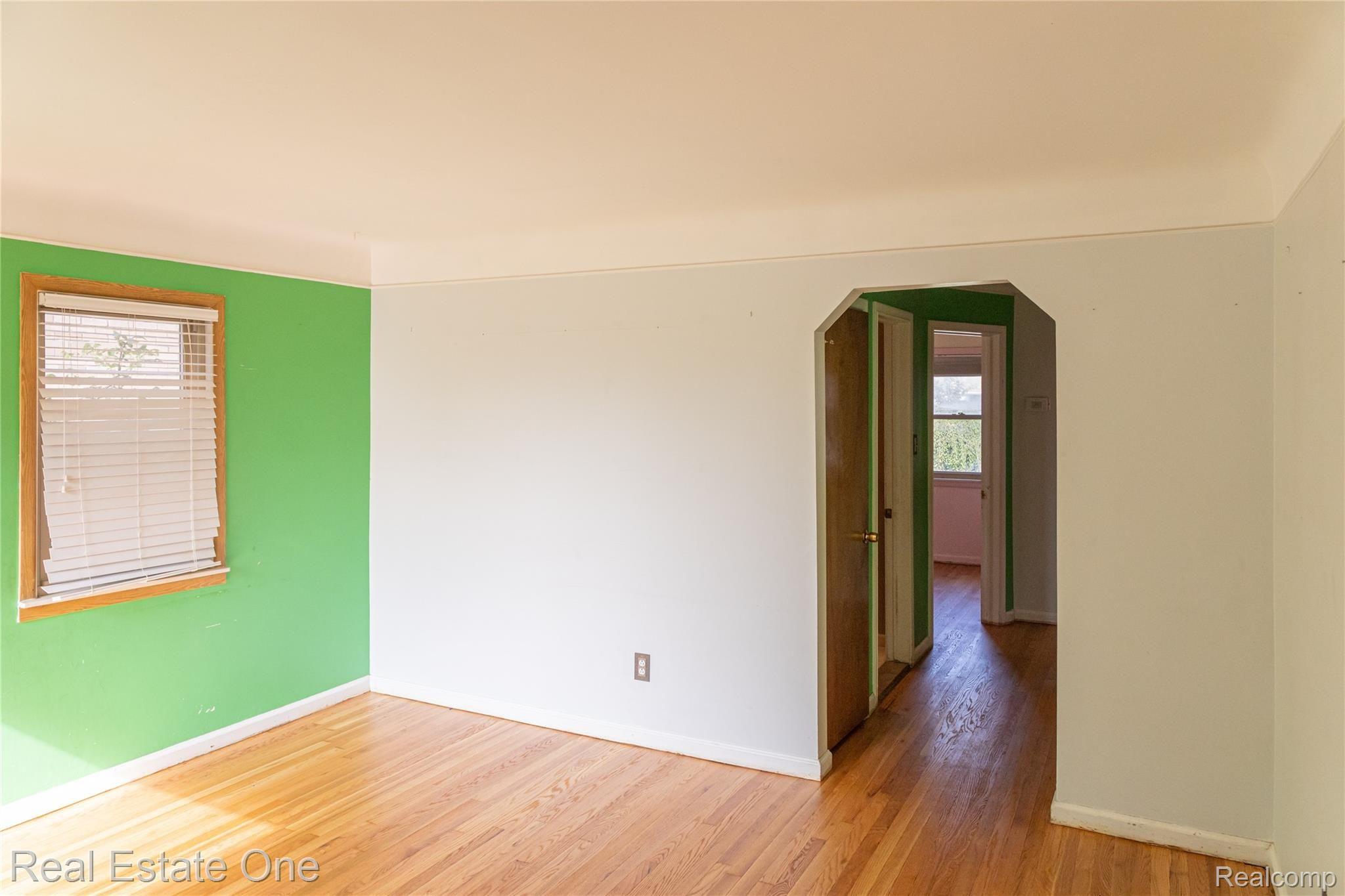 9051 Reeck Road Allen Park, MI 48101 - Photo 4 of 16 Living Room.jpg
