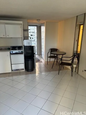 $1,450 | 441 Lewers Street, Unit 905, Honolulu, HI 96815