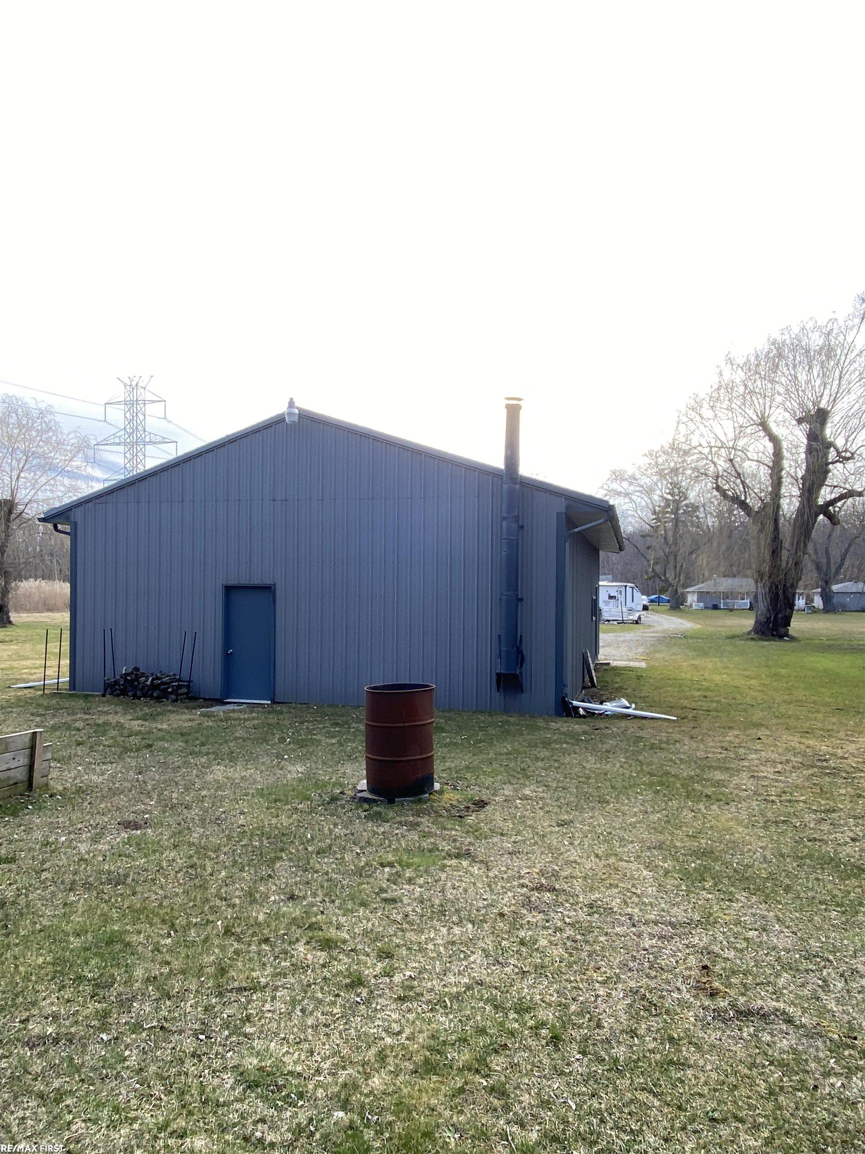 4339 County Line Road Casco, MI 48064 - Photo 8 of 34 50137512-e7816af4-1308-4d2b-a1f2-eec5c36a6259.JPG