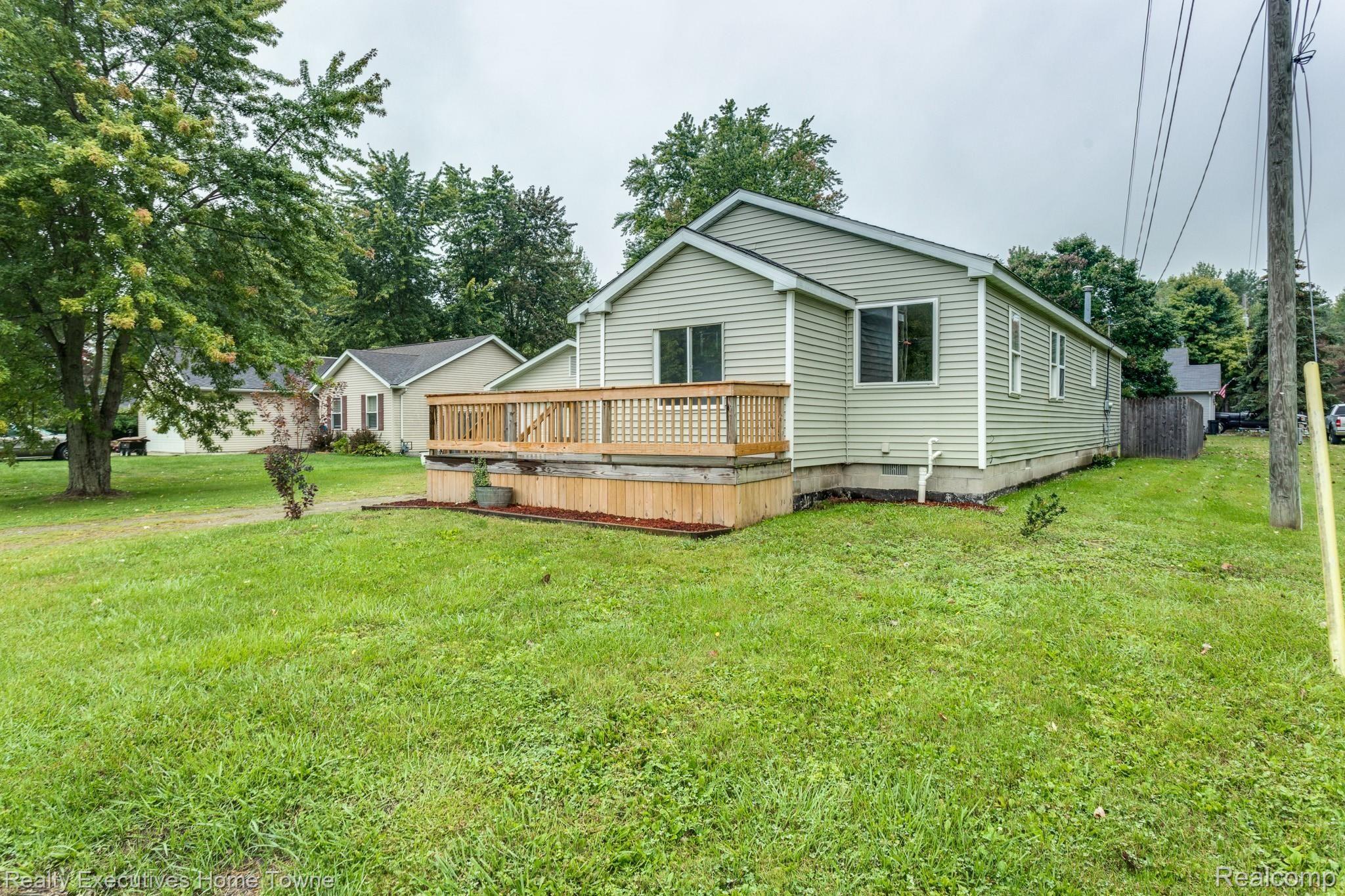 1803 Maple Road Smiths Creek, MI 48074 - Photo 4 of 32 1803 Maple Rd (3 of 37).jpg