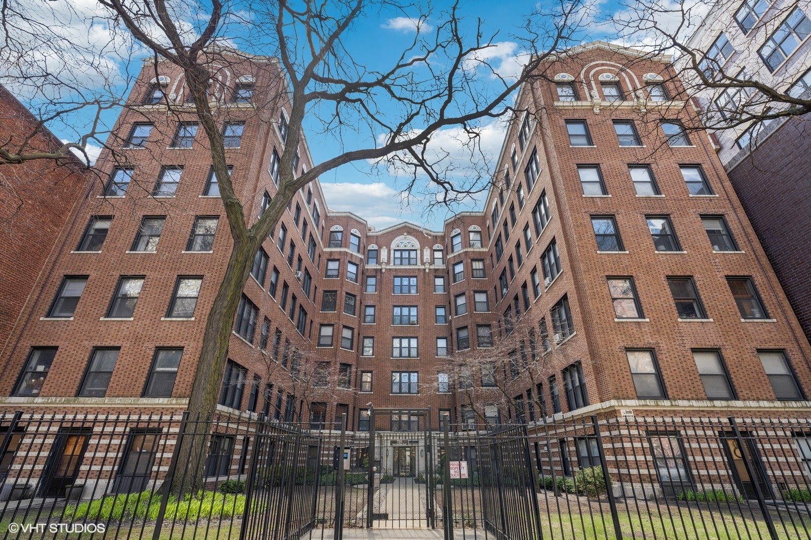 725 West Sheridan Road, Unit 302 Chicago, IL 60613 - Photo 1 of 21 Gallery Image 1