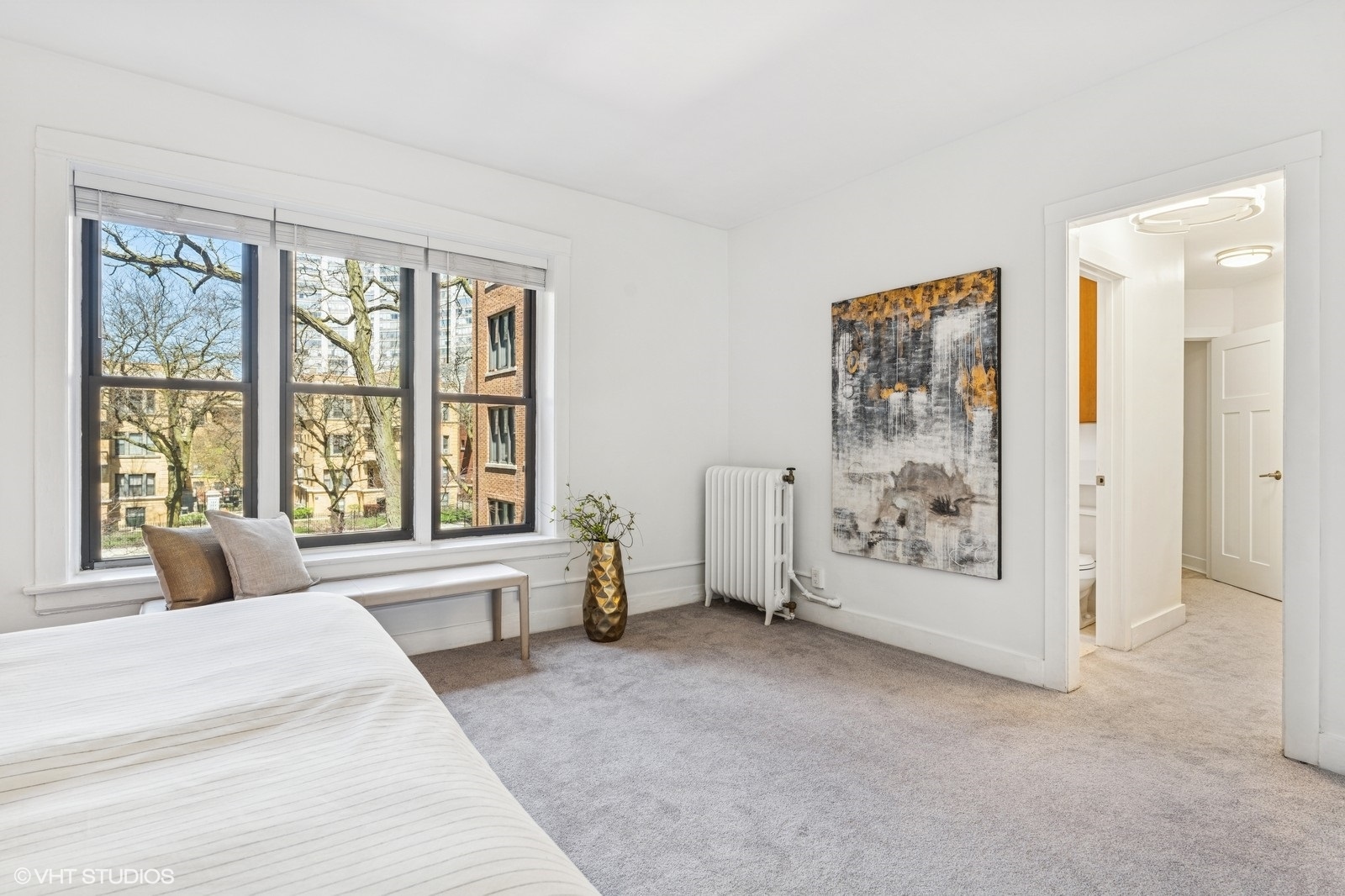 725 West Sheridan Road, Unit 302 Chicago, IL 60613 - Photo 12 of 21 Gallery Image 12