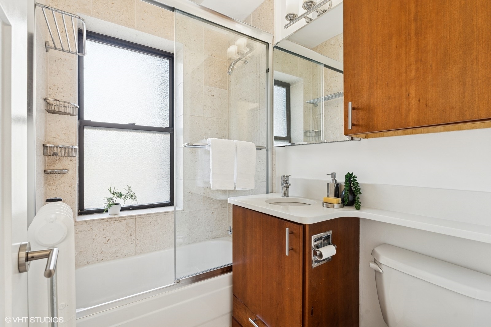 725 West Sheridan Road, Unit 302 Chicago, IL 60613 - Photo 13 of 21 Gallery Image 13