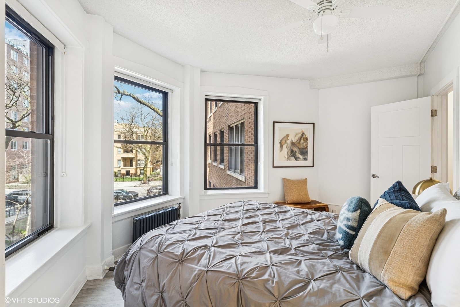 725 West Sheridan Road, Unit 302 Chicago, IL 60613 - Photo 18 of 21 Gallery Image 18